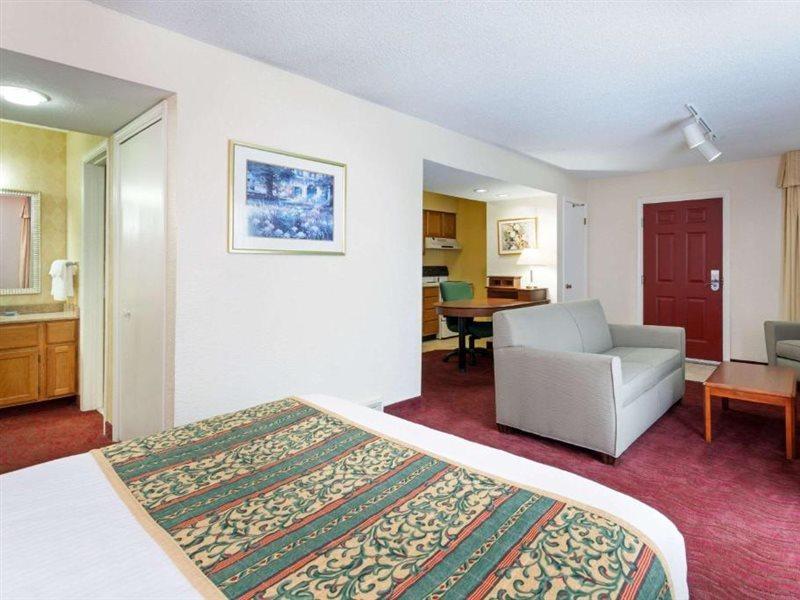 ฮอว์ทอร์น สวีท บาย วินด์แฮม เดียร์บอร์น/ดีทรอยต์, Mi Hotel ภายนอก รูปภาพ
